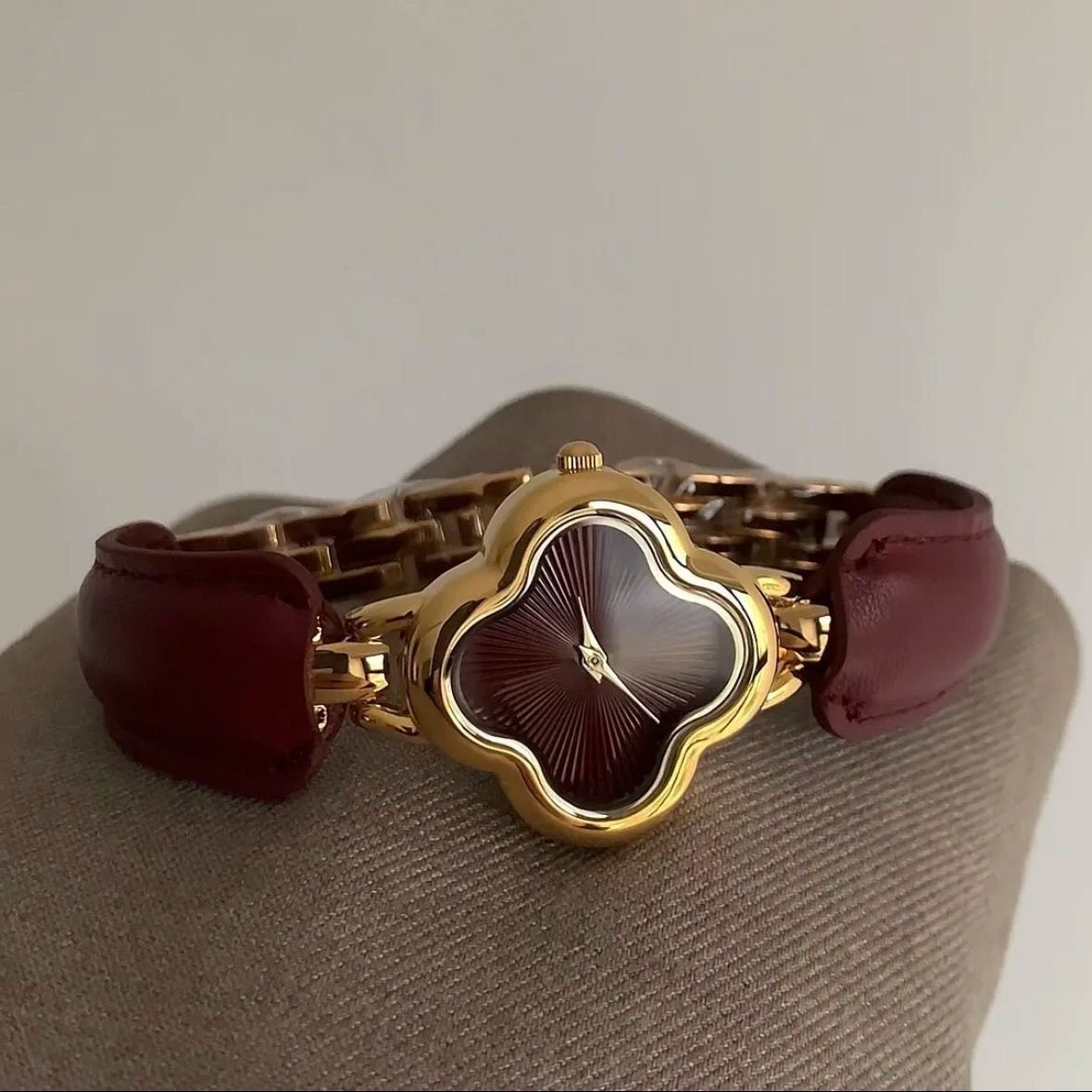 Clarette Clover Quartz Watch